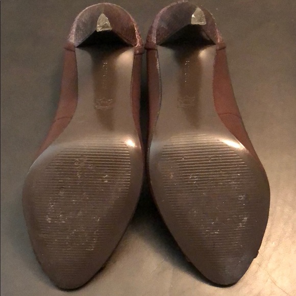 BCBGIRLS Brown Leather Heels size 8B - Picture 6 of 8